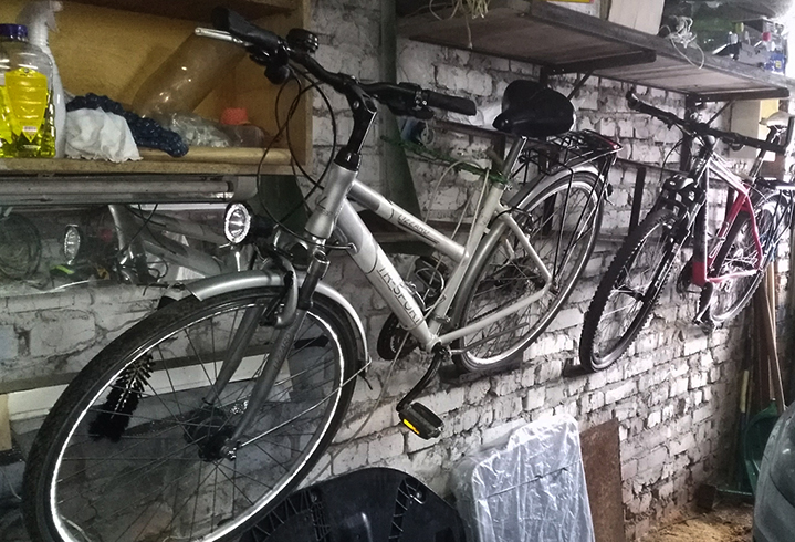 Велосипеды в гараже