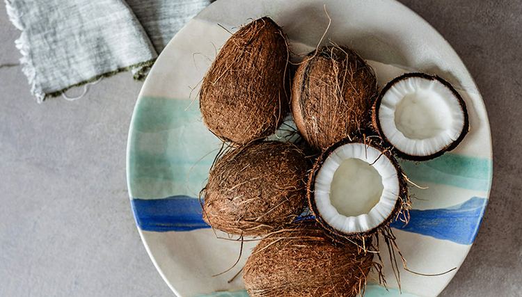 Свежие кокосы