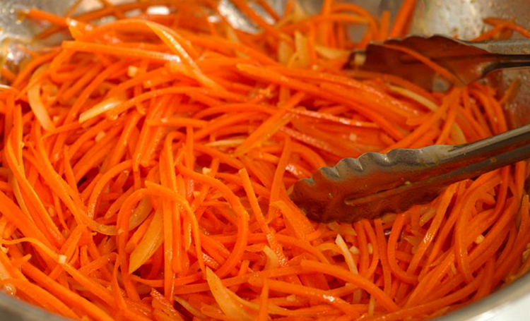 Свежая морковь по-корейски