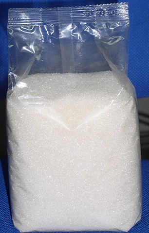 Сахар в полиэтиленовом пакете